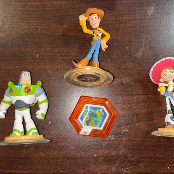 Disney Green and Blue Action Figures Playset - Picture 3 of 9